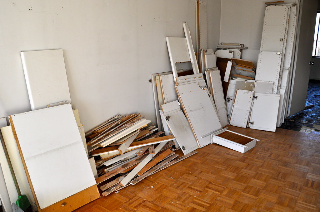 Appartement haussmannien rénové avec parquet et moulures restaurées à Lille